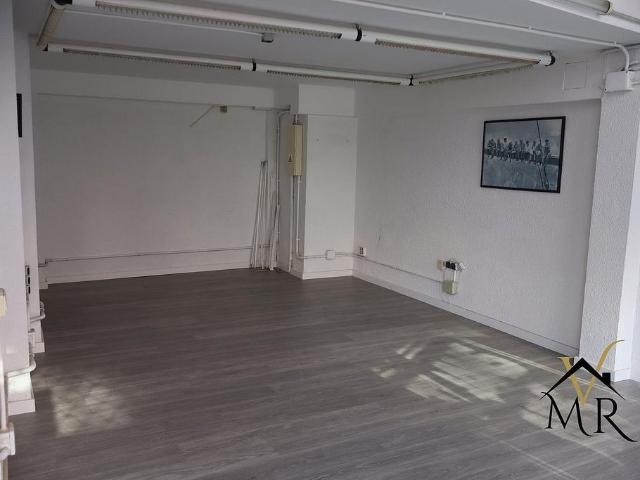 Local comercial en venta en Santa Coloma de Gramanet, de 74 m² por 106.000