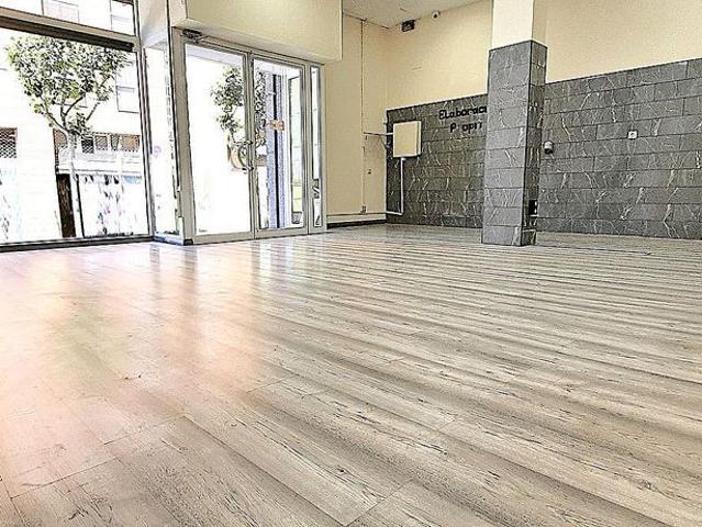 Local comercial en venta en Santa Perpètua de Mogoda, de 60 m² 3 habitaciones por 79.900