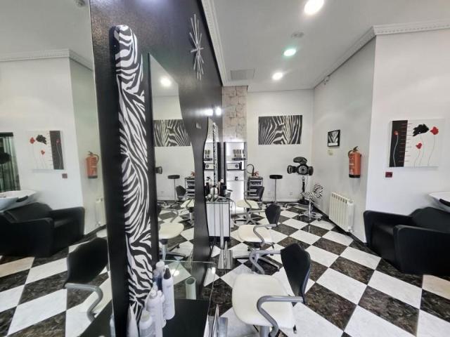Local comercial en venta en Pamplona, Calle Isaba, 31014