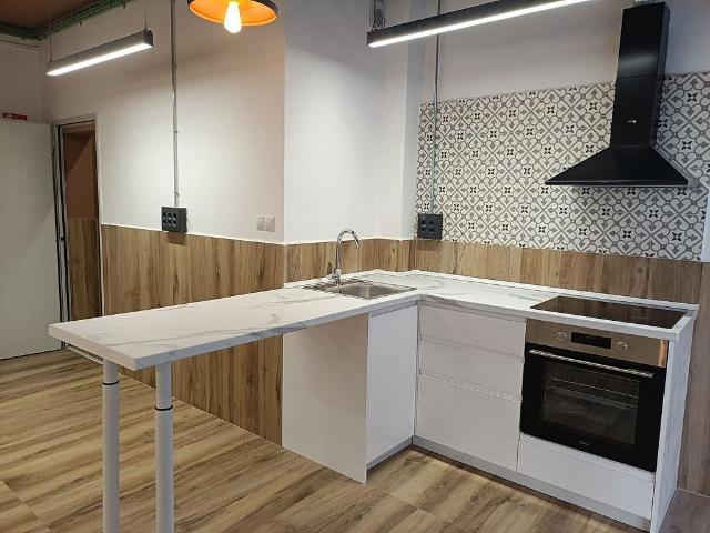 Local comercial en venta en pasaje D'andalusia, Barcelona, de 36 m² 2 habitaciones por 105.000
