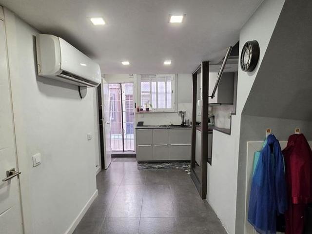 Local comercial en venta en pasaje Del Patronat, Hospitalet de Llobregat, L´, de 40 m² 2 habitaciones por 99.000