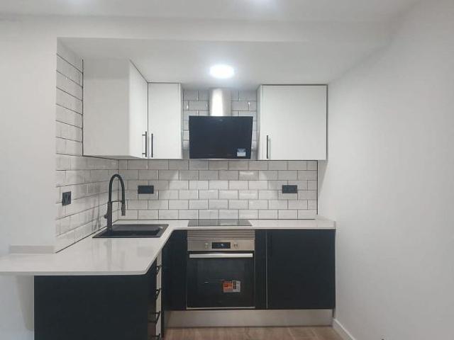 Local comercial en venta en pasaje D'irlanda, Santa Coloma de Gramanet, de 40 m² 1 habitación por 110.000