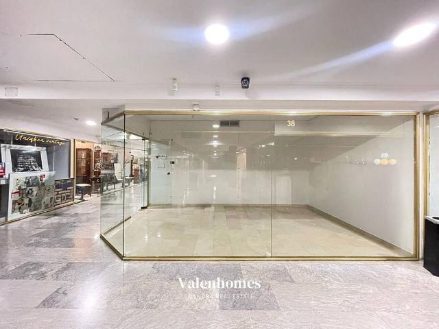Local comercial en venta en paseo De Gràcia, Barcelona, de 18 m² por 200.000