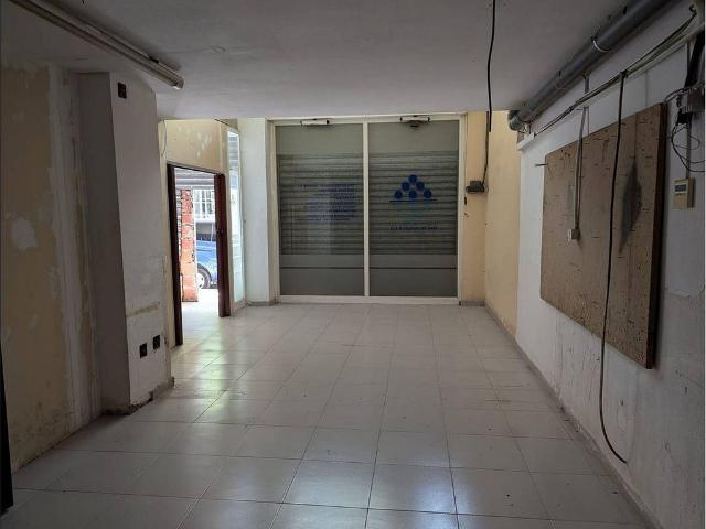 Local comercial en venta en paseo De Joan Miró, Terrassa, de 154 m² por 80.000