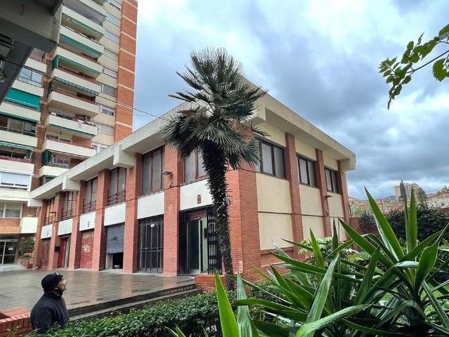 Local comercial en venta en paseo D'urrutia, Barcelona, de 360 m² 12 habitaciones por 585.000