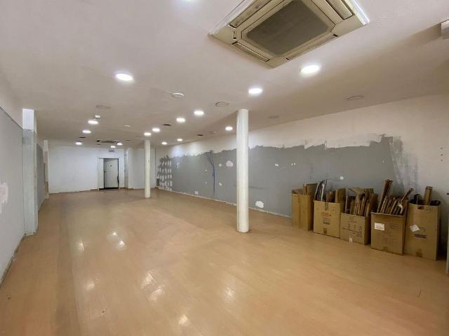 Local comercial en venta en paseo Maragall, Barcelona, de 160 m² por 330.000