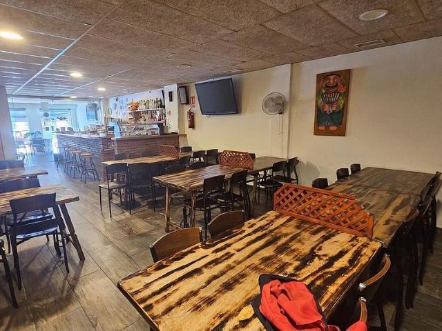 Local comercial en venta en Pineda de Mar, de 215 m² por 240.000