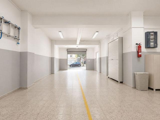 Local comercial en venta en plaza Doctor Fleming, Badalona, de 94 m² 1 habitación por 118.000