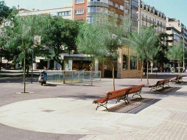 Local comercial en venta en plaza De Molina, Barcelona, de 260 m² por 360.000