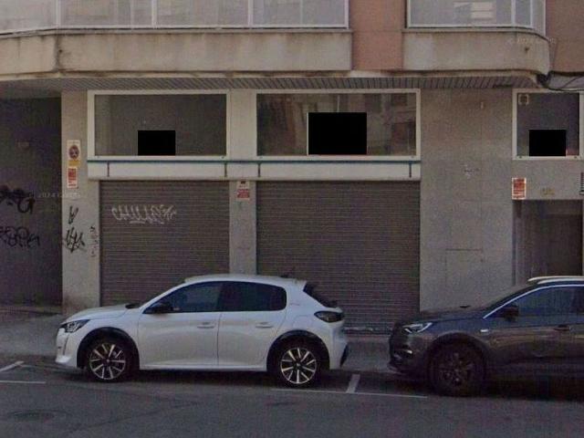 Local comercial en venta en plaza Del Mestre Serrat, Terrassa, de 160 m² 1 habitación por 77.000