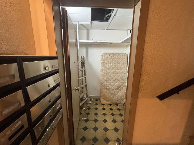 Local comercial en venta en plaza Del Regomir, Barcelona, de 55 m² 1 habitación por 59.000