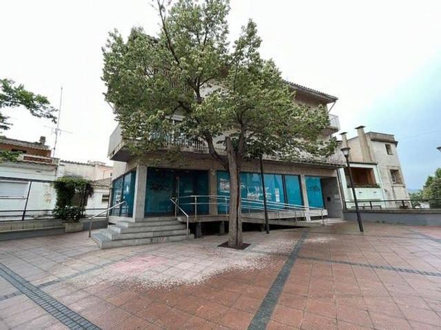 Local comercial en venta en plaza Església, Tordera, de 71 m² por 41.500