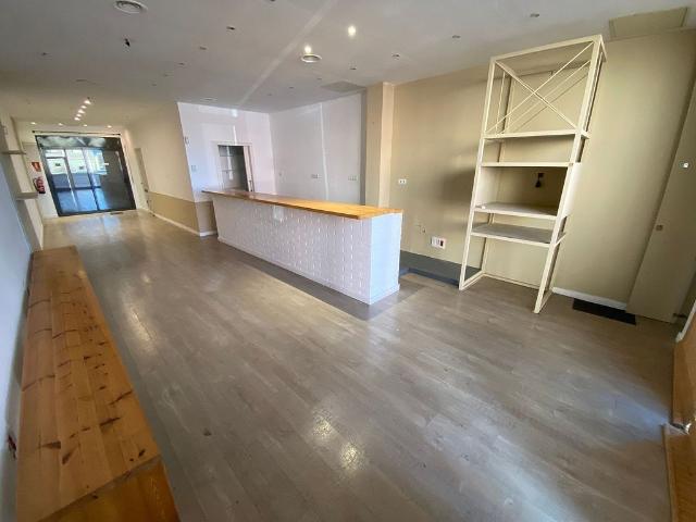 Local comercial en venta en plaza L'era Enrajolada, Vilafranca del Penedès, de 72 m² 2 habitaciones por 150.000
