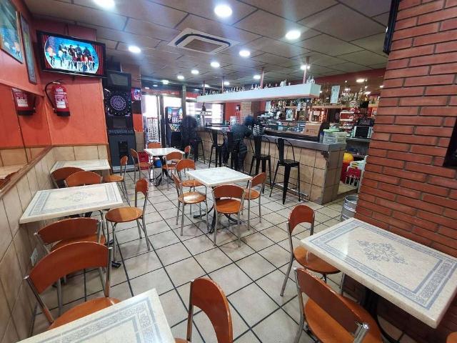 Local comercial en venta en plaza Les Magnolies, Lleida, de 80 m² por 96.000