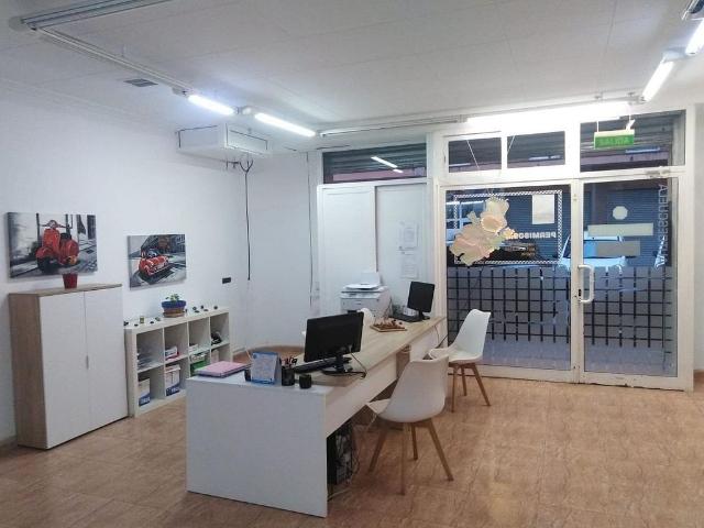 Local comercial en venta en Prat de Llobregat, El, de 115 m² por 154.000