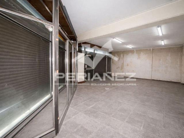 Local comercial en venta en Prat de Llobregat, El, de 236 m² por 240.000