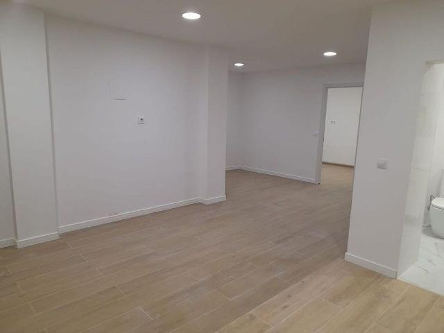 Local comercial en venta en Prat de Llobregat, El, de 93 m² 4 habitaciones por 166.000