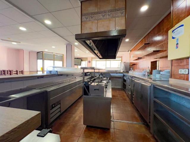 Local comercial en venta en ronda De Cervantes, Mataró, de 310 m² 3 habitaciones por 259.000