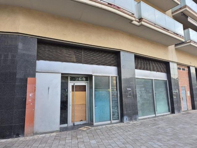 Local comercial en venta en rambla De Modolell, Viladecans, de 329 m² por 492.100