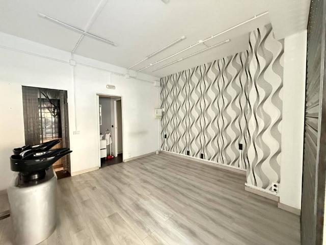 Local comercial en venta en rambla De L'onze de Setembre, Barcelona, de 39 m² por 99.000