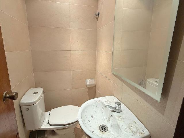 Local comercial en venta en Rubí, de 64 m² 1 habitación por 70.000