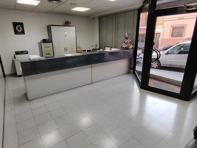 Local comercial en venta en Rubí, de 82 m² 5 habitaciones por 92.000