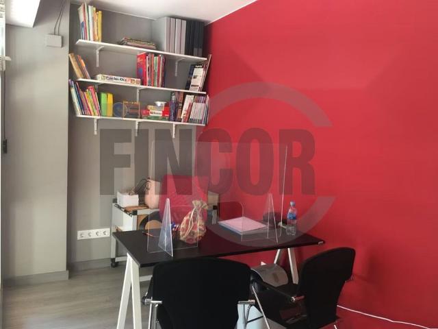 Local comercial en venta en Rubí, de 143 m² 6 habitaciones por 128.000