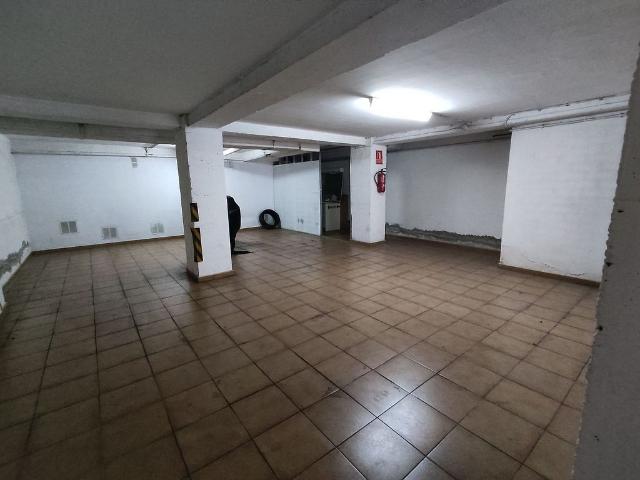 Local comercial en venta en Rubí, de 146 m² 1 habitación por 131.000