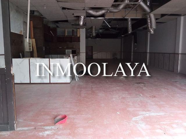 Local comercial en venta en Rubí, de 316 m² 3 habitaciones por 472.000