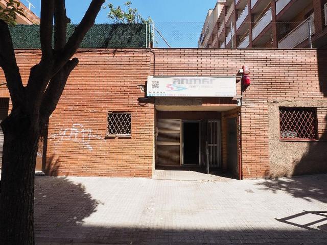 Local comercial en venta en Rubí, de 377 m² por 210.000