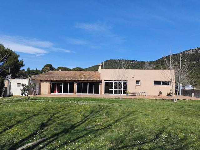 Local comercial en venta en Torroella de Montgrí, de 311 m² por 465.000