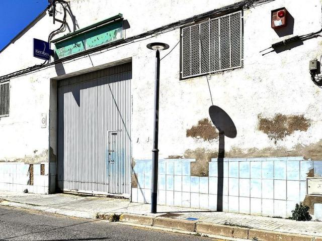 Nave industrial en venta en calle Vintiset, Tarragona, de 405 m² por 185.000