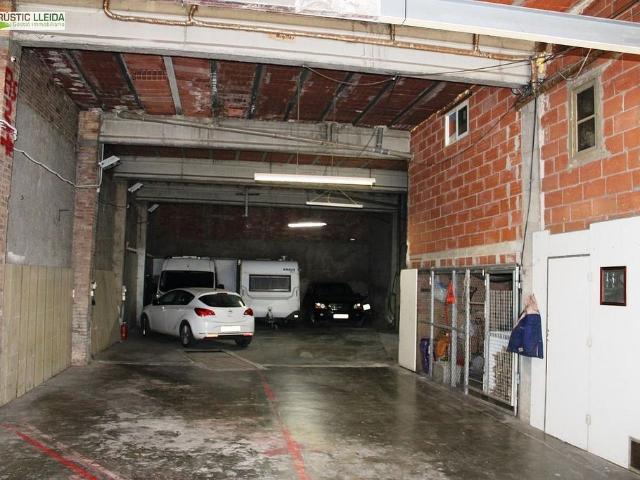 Local comercial en venta en Tàrrega, de 200 m² por 107.000