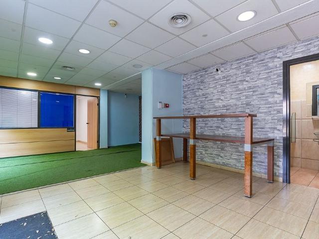 Local comercial en venta en travesía De Dalt, Barcelona, de 320 m² por 430.000