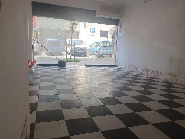 Local comercial en venta en travesía De Les Corts, Barcelona, de 34 m² 1 habitación por 135.000