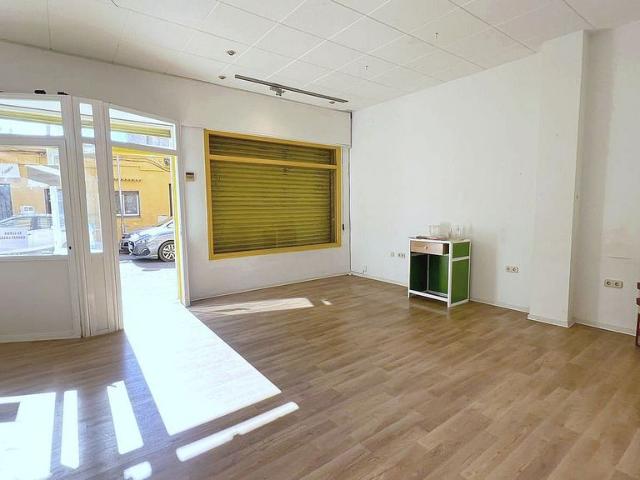 Local comercial en venta en Vilafranca del Penedès, de 120 m² 4 habitaciones por 150.000