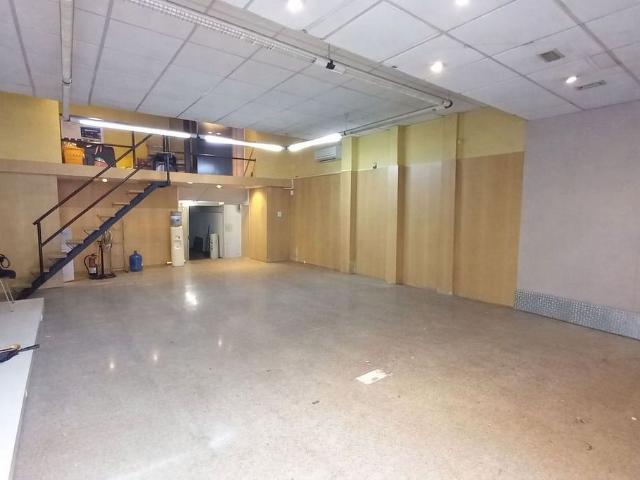 Local comercial en venta en Vilafranca del Penedès, de 150 m² 2 habitaciones por 179.000