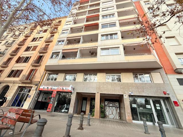 Local Comercial en venta frente al Parc de la Ciutadella
