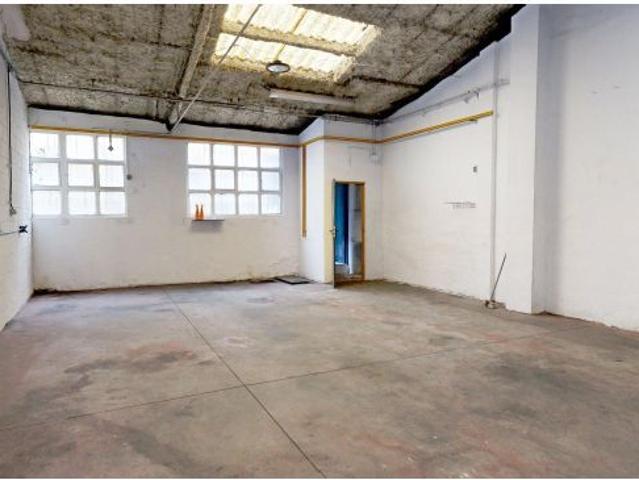 Local comercial en venta o alquiler junto a Paseo Sagasta: 183 m2 y vado registrado