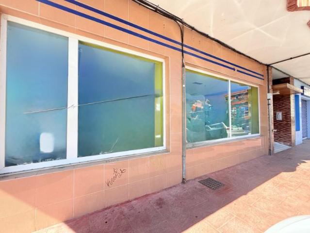 Local comercial en venta Los Corrales de Buelna