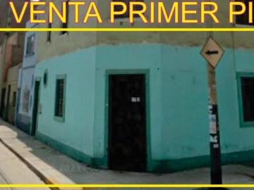Local Comercial en Venta Puerta A La Calle En Esquina, En Zona Comercial Y Residencial