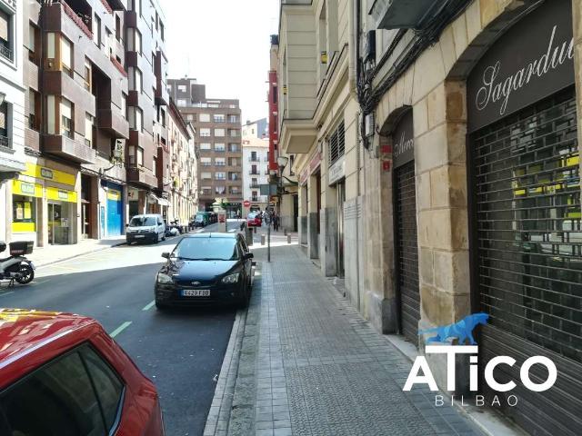 Local comercial en venta y alquiler en Castaños, muy céntrico frente al funicular