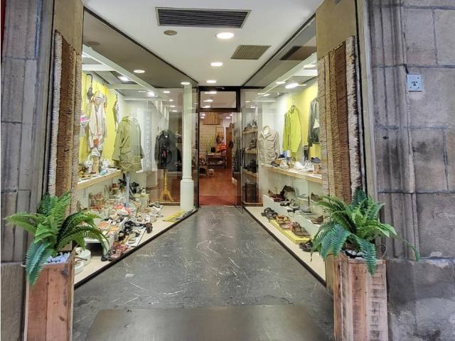 Local comercial en venta Y CON ARRENDATARIO si se quiere como INVERSIÓN, en perfecto estado, en funcionamiento