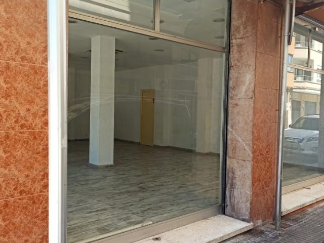Local comercial en via principal Es Forti