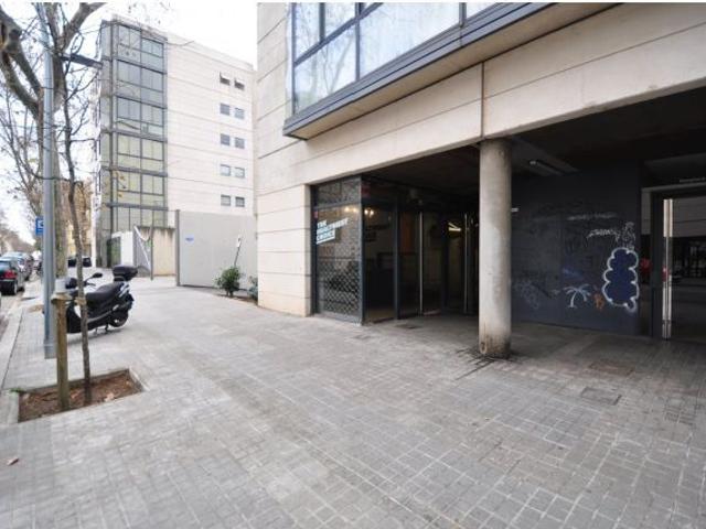Local comercial en Vila Olímpica – Ubicación estratégica camino a la playa