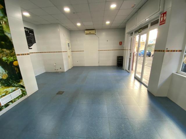 Local Comercial en zona transitada en pleno centro | CABANILLAS REAL ESTATE