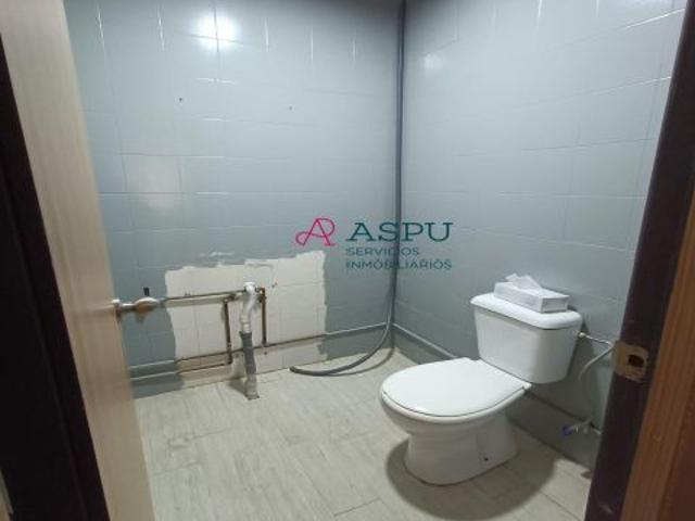 LOCAL COMERCIAL EN ZONA CALETA LA VIÑA