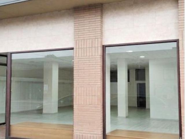 LOCAL COMERCIAL EN ZONA DE GRAN AFLUENCIA EN OVIEDO PERFECTO PARA COMENZAR ACTIVIDAD !