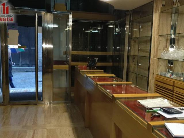 LOCAL COMERCIAL EN ZONA IMPORTANTE DE PASO EN EL CENTRO