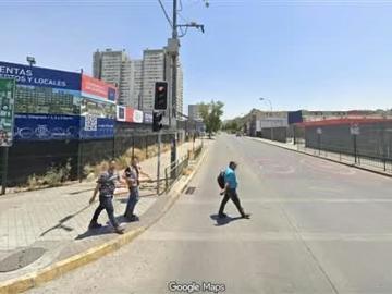LOCAL COMERCIAL Esquina con salida de metro, zona con alto flujo | Espacios por CLF 120.00 en Santiago